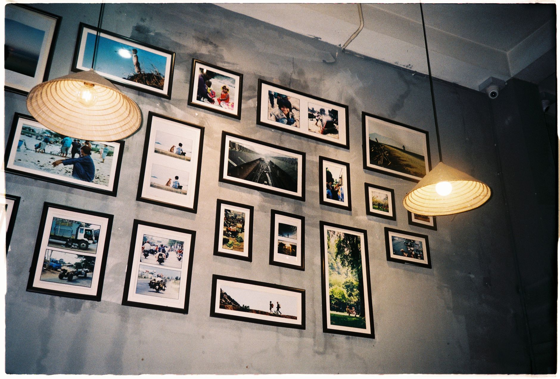 Hanging Photos Without a Single Nail Hole - photo displays