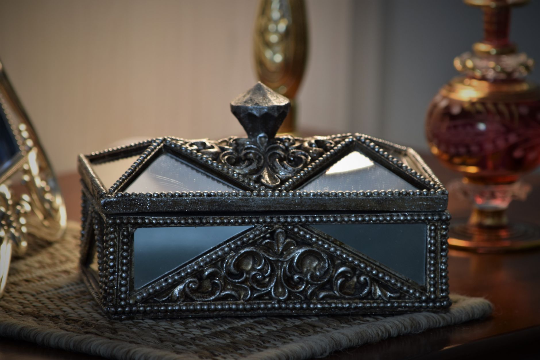 Deciding Who Gets the Good China - keepsakes & heirlooms